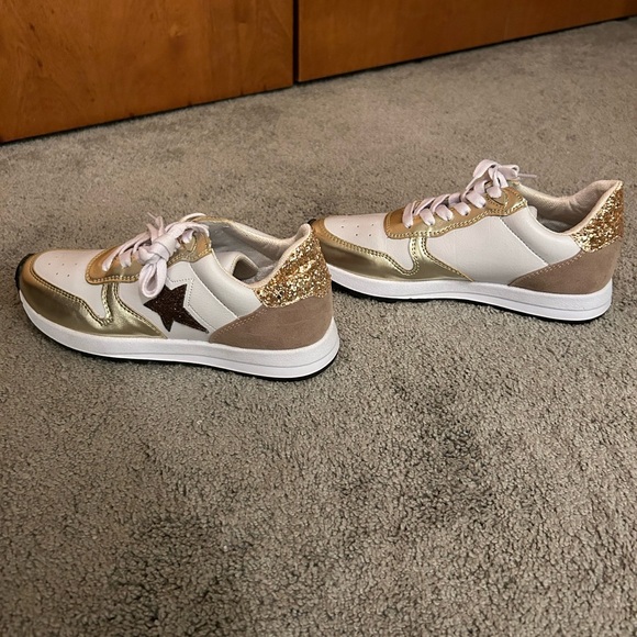 Pink Lily Shoes - *New* Pink Lily Jennifer Rose Gold and White Sparkle Star Sneakers